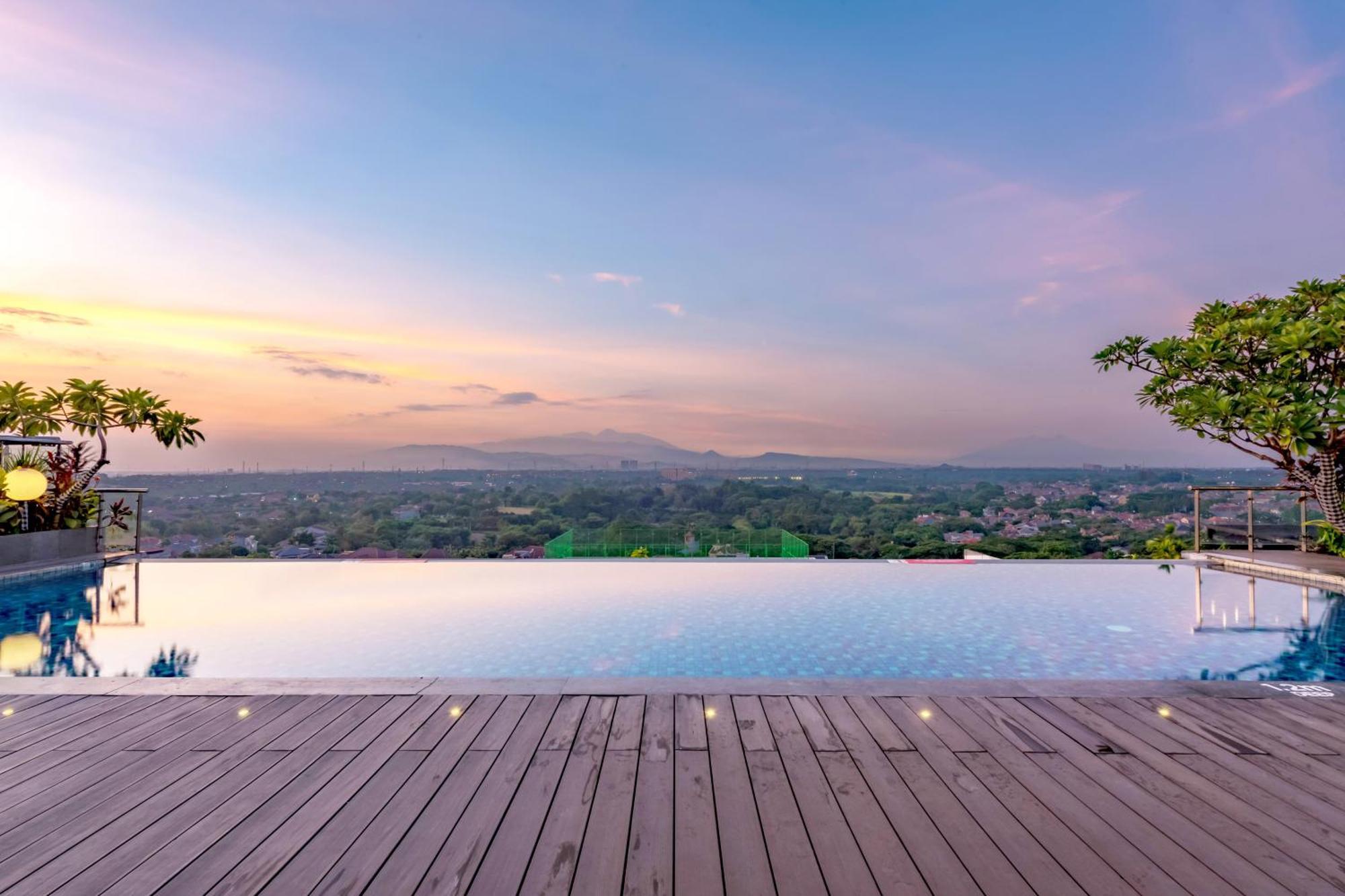 Hotel Ciputra Cibubur Managed By Swiss-Belhotel International Eksteriør bilde