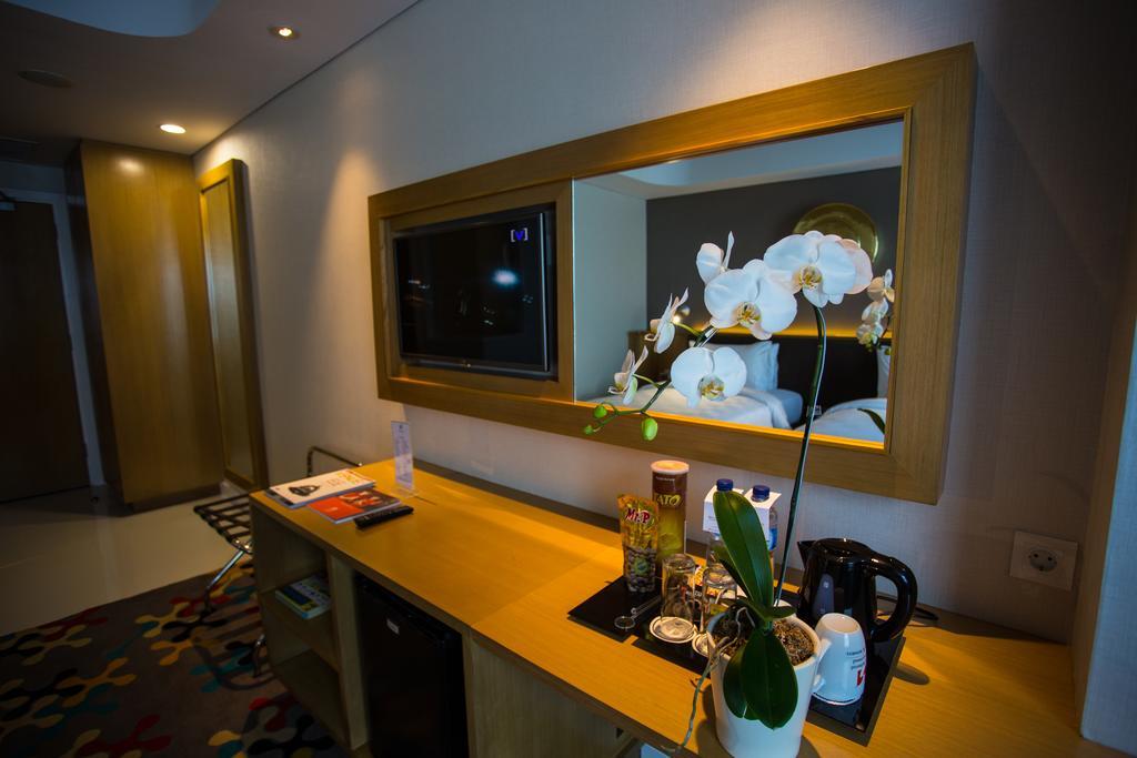 Hotel Ciputra Cibubur Managed By Swiss-Belhotel International Eksteriør bilde